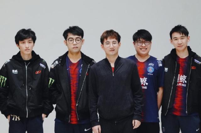 与灯光趋向 与灯光趋向